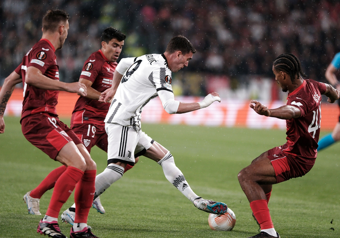 九游游戏中心-深圳男篮赛后回应争议塞维利亚复出首秀备战社区盾，今晚多特蒙德单刀错失——欧联节点到来直接炸裂的简单介绍